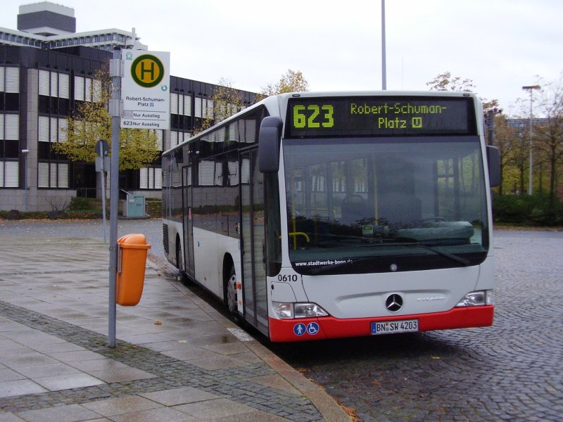 Wagen 0610 der SWB am Robert-Schuman-Platz als Linie 623. Aufnahme am 11.11.2006