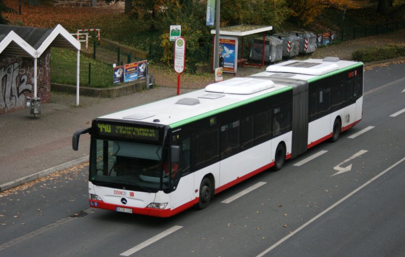 Wagen 1130 (DO DS 1130) nach Dortmund Germania S mit der Linie 440.
31.10.2009