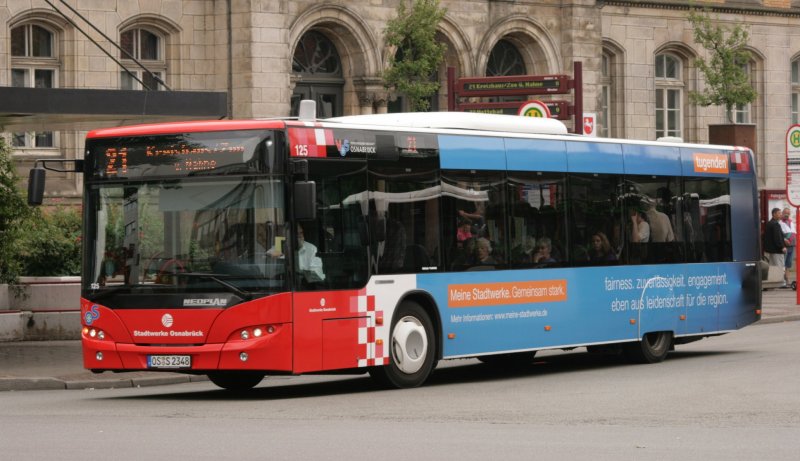 Wagen 125 (OS S 2348) mit Werbung fr die Stadtwerke Osnabrck
in Osnabrck Stadtmitte.
27.6.2009