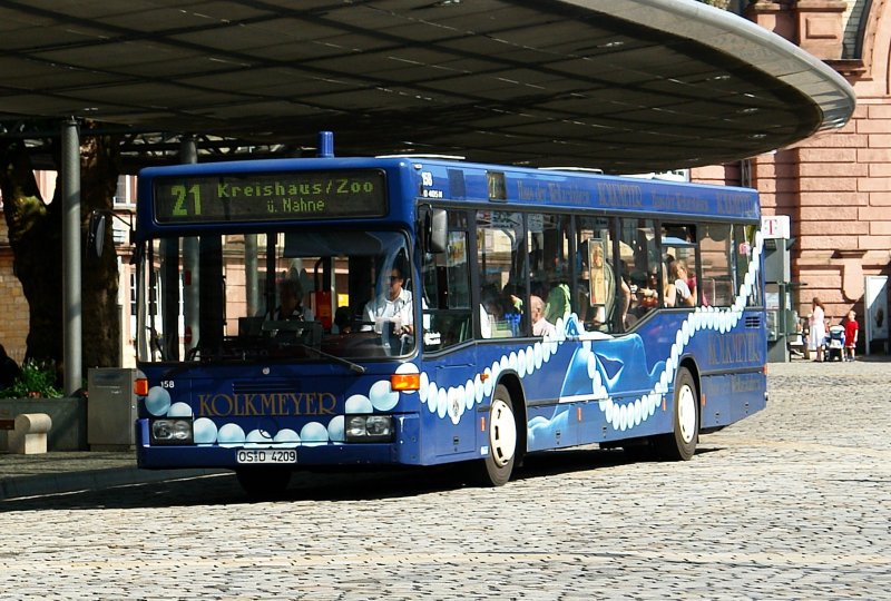 Wagen 158 (OS D 4209) mit der Linie 21 zum Kreishaus /Zoo am HBF Osnabrck.
Werbung: Kolkmeyer 