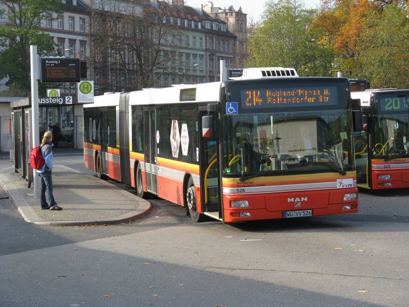 Wagen 256 der WVB (MAN NG 263) steht im November 2008 auf der Uni-Verstrkerlinie 214 am Hauptbahnhof.