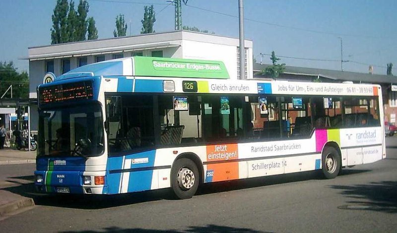 Wagen 292 (SB SL 292) der Saarbahn AG mit Schriftzug Randstad am 25.07.07 als Linie 126 Brebach Bahnhof