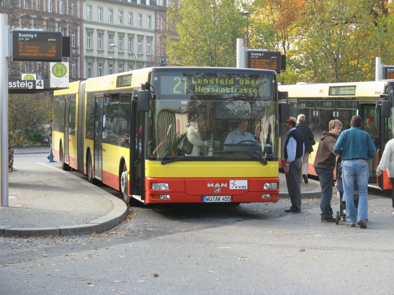 Wagen 455 der NVG am Hbf auf Linie 21 nach Lengfeld(Nov 2008)