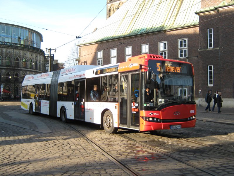 Wagen 4998 Solaris Urbino Hybrid auf der Linie 25 vom Weidedamm nach Tenever. Dieser Bus wird wohl nurnoch bis April 2009 bei der BSAG bleiben.