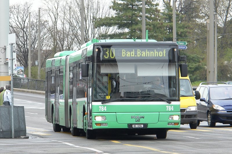 Wagen 784 (BS 3284) auf der Linie 30 Richtung Basel Bad Bahnhof.
Mrz 2008