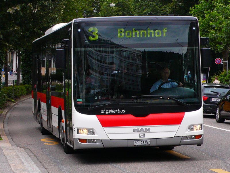 Wegen Belagsarbeiten an der Langgasse sind auf der Trolleybuslinie 3 Dieselbusse unterwegs. MAN Lions-City 257 an der Oberer Graben. Datum 11.07.09.