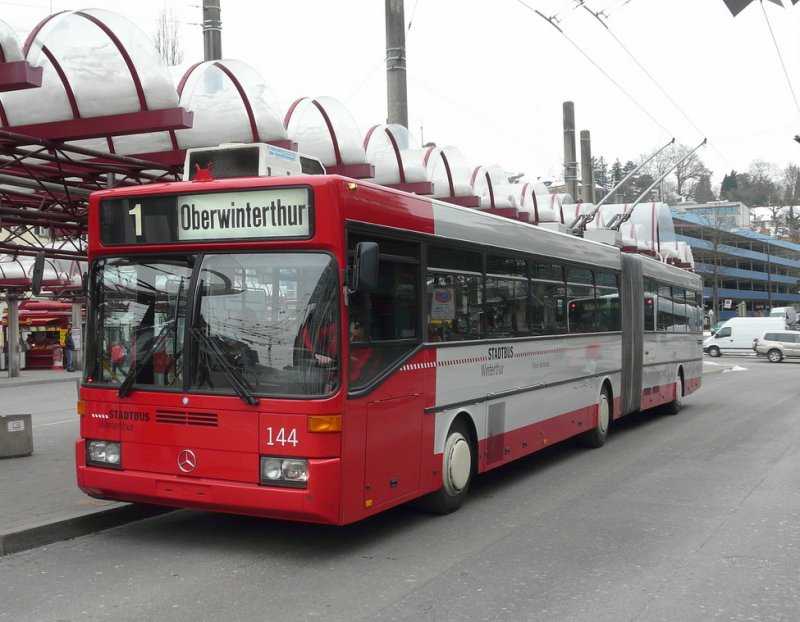 Winterthur - Mercedes O 405 GTZ Trolleybus Nr.144 unterwegs auf der Linie 1 am 20.02.2009