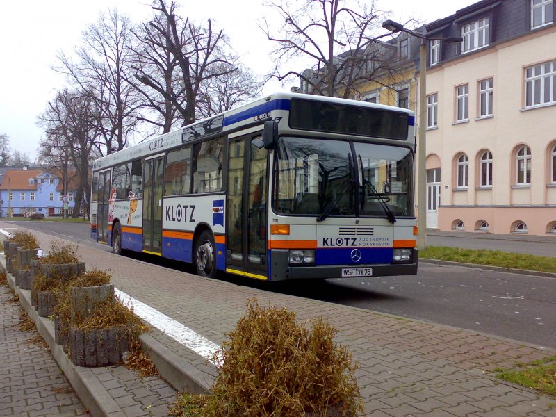 WSF-VV75, ein Mercedes Benz 0405N am 19.12.2007 auf dem Weienfelser Busbahnhof. Seine Werbung hat er mitlerweile (Ende 2008 / Anfang 2009) verloren.