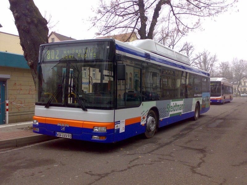 WSF-VV93, ein MAN N 313 CNG (2 Innenschwing-Doppeltren), am 5.03.2009 auf dem Weienfelser Busbahnhof, vermutlich in Pausenstellung, obwohl es nicht in der Anzeige steht.