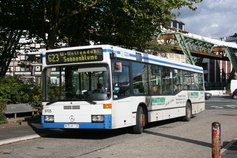 WSW 9705 nach Wuppertal Uellendahl.
Werbung: Matthey Holz
18.10.2009