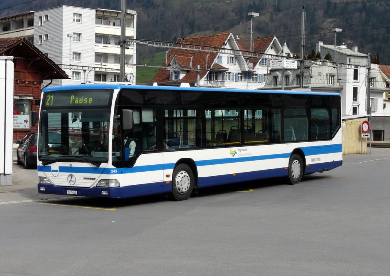 Zugerland - Mercedes Bus Nr.243 SZ 5440 unterwegs auf der Linie 21 in Goldau am 28.03.2009