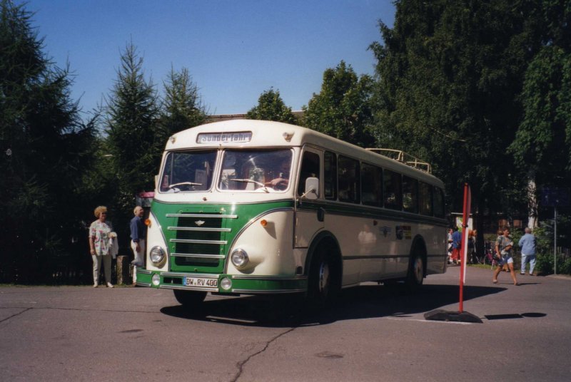Zum Steinbacher Bahnhofsfest bei der Prenitztalbahn am 26.08.2000 war auch dieser gut erhaltene H6B anzutreffen. Er wurde zur Sonderfahrt eingesetzt und brachte Besucher nach Steinbach.